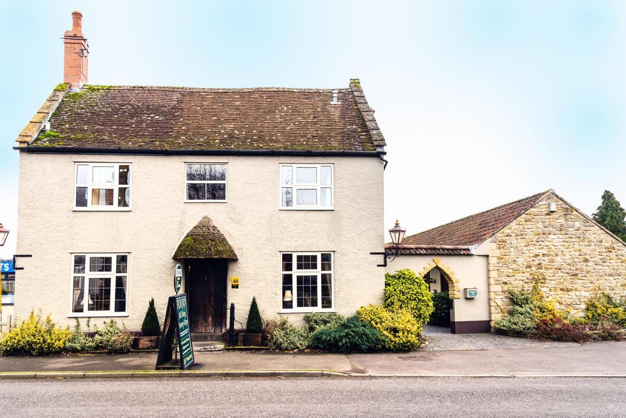 The Half Moon Inn And Country Lodge Yeovil Exterior photo